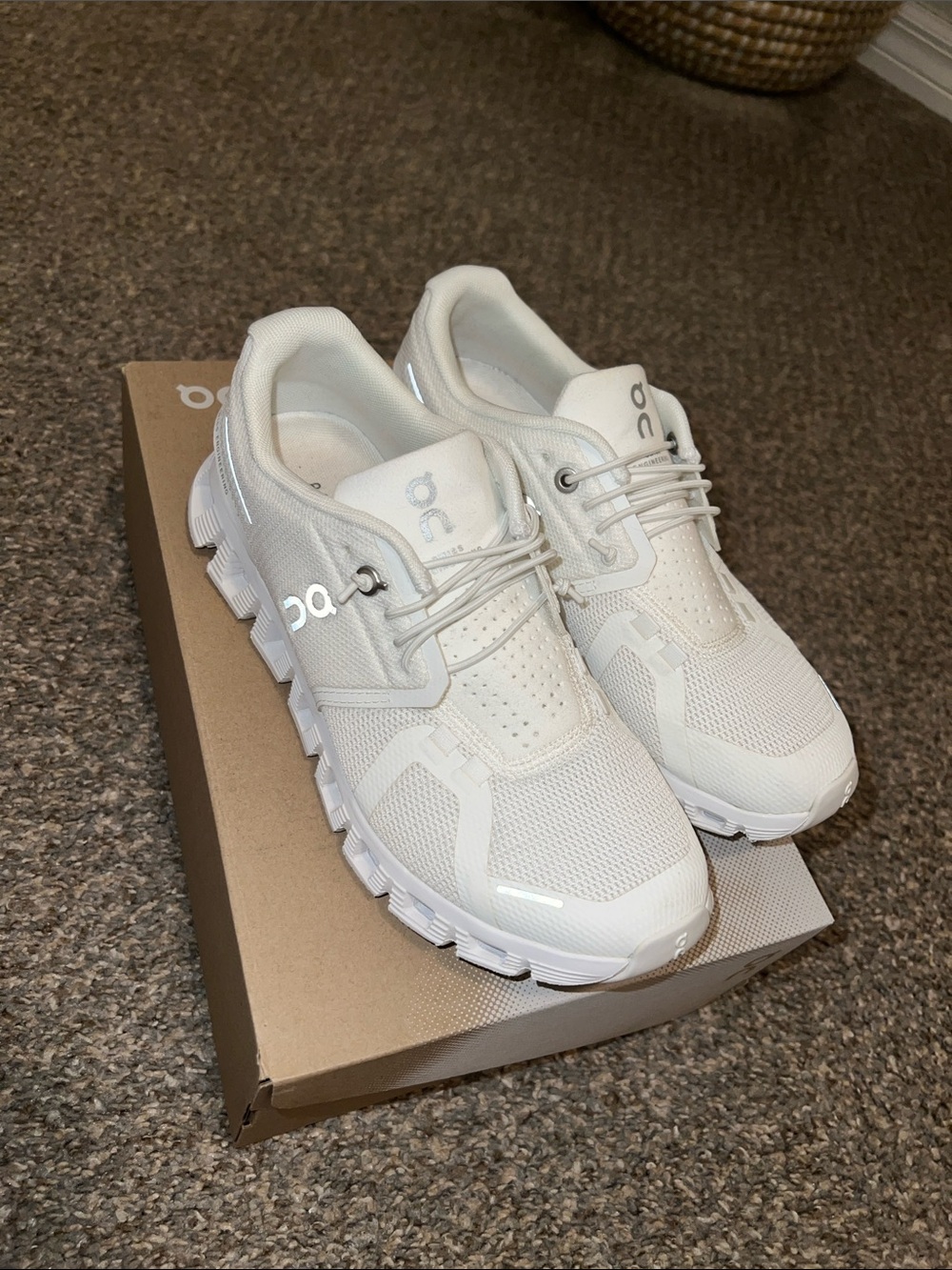 On running cloud 5 white sneakers. 6.5